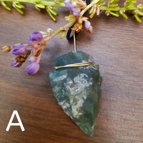 🌿 Natural Stone Arrowhead Necklace 🌿 - Picture 2 of 13